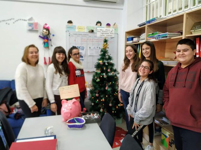 El IES San Juan Bosco de Lorca colabora con D´Genes y AELIP a través de su iniciativa de talleres solidarios en los recreos - 1, Foto 1