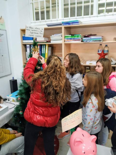 El IES San Juan Bosco de Lorca colabora con D´Genes y AELIP a través de su iniciativa de talleres solidarios en los recreos - 5, Foto 5