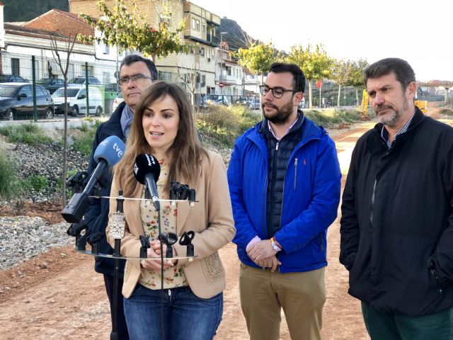 Comienzan a plantar los 1.800 árboles de 25 especies diferentes que llenarán de vida la Vía Verde - 2, Foto 2