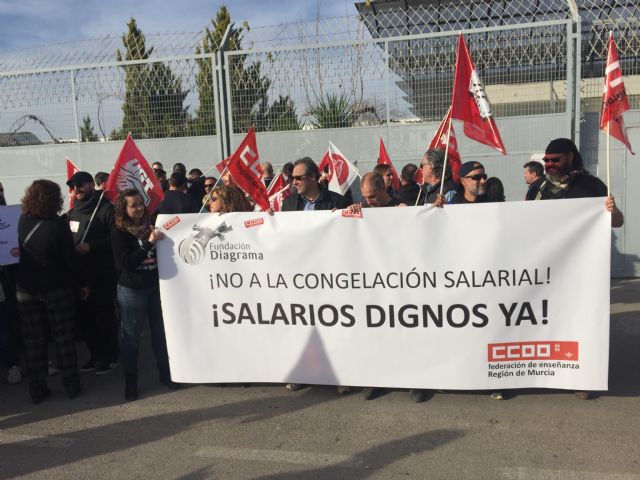 CCOO Enseñanza protesta contra el bloqueo de las negociaciones sobre el salario digno en la Fundación Diagrama - 2, Foto 2