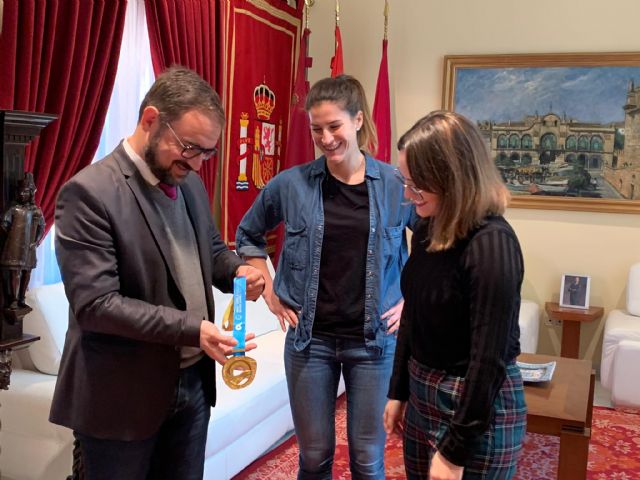El alcalde de Lorca recibe a la portera lorquina, Laura Gallego - 4, Foto 4