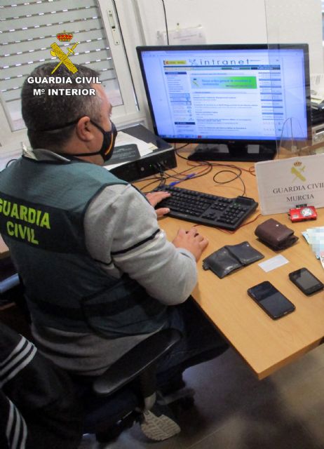 La Guardia Civil detiene a cuatro personas por hurtos en viviendas de San Javier - 1, Foto 1