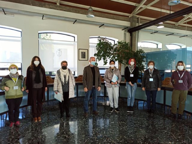 Técnicos en Cuidados de Enfermería en los colegios de Massanassa para el control de las medidas de contención de la Covid - 1, Foto 1