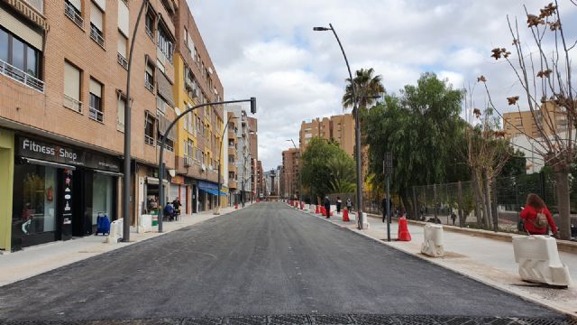Corte de tráfico de lunes a miércoles en la Calle Jerónimo Santa Fe con motivo de los trabajos de asfaltado y pintura de marcas viales tras los trabajos de renovación urbana - 3, Foto 3