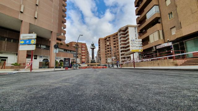 Corte de tráfico de lunes a miércoles en la Calle Jerónimo Santa Fe con motivo de los trabajos de asfaltado y pintura de marcas viales tras los trabajos de renovación urbana - 4, Foto 4