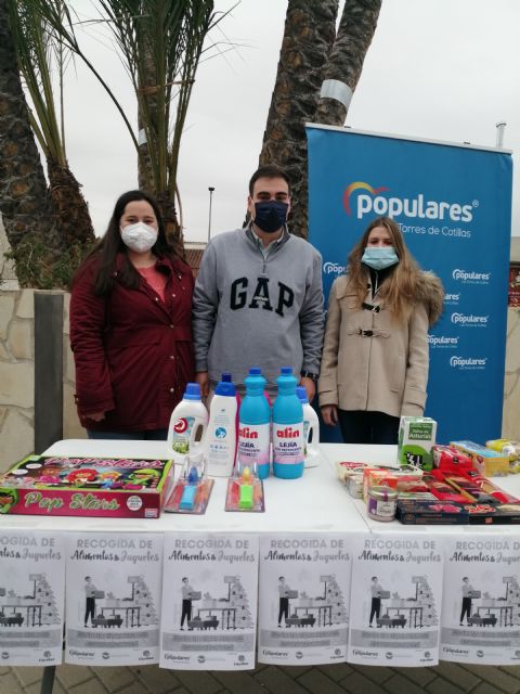 Inmensa acogida por los torreños de la campaña navideña de recogida de alimentos y juguetes - 2, Foto 2