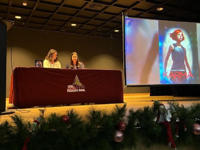 Alba M. Rabal presenta su novela Karma - 1, Foto 1