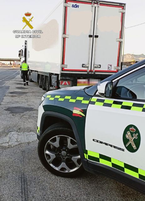 La Guardia Civil intercepta a un camionero que sextuplicaba la tasa máxima de alcohol - 1, Foto 1