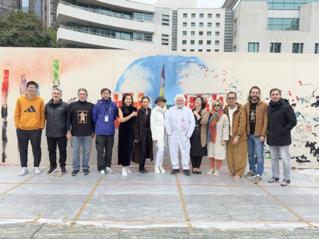 Cristóbal Gabarrón realiza la octava edición de Ámbito en Hong Kong titulada “La naturaleza pinta la ciudad de colores” - 1, Foto 1