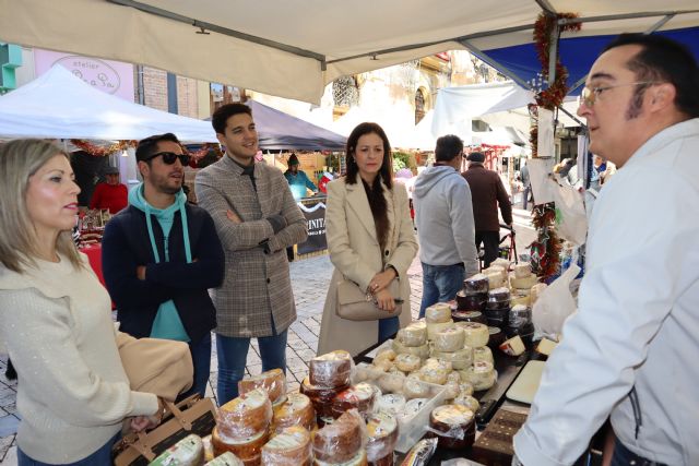 Amplia variedad de productos artesanales en el Mercadillo Tradicional Navideño 2023 - 1, Foto 1