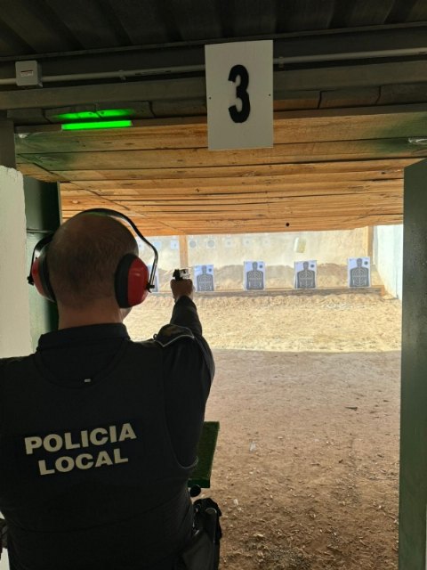 Agentes de la Policía Local realizan ejercicios de tiro e instrucción con el arma de fuego reglamentaria en el transcurso de dos jornadas formativas, Foto 3