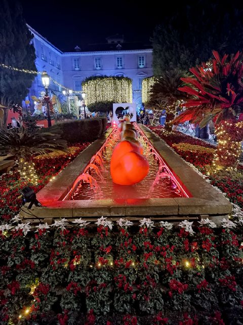 Fuentes y lagos del municipio se suman al decorado navideño con 20.000 mini bombillas de colores de bajo consumo - 1, Foto 1