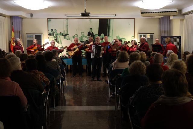 La Asociación de Amas de Casa y Usuarios Virgen de la Piedad inicia la Navidad con un emotivo acto de convivencia - 2, Foto 2