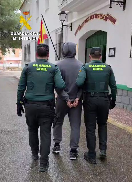 La Guardia Civil detiene a un preso que estafó 30.000 euros a la madre de otro interno - 3, Foto 3