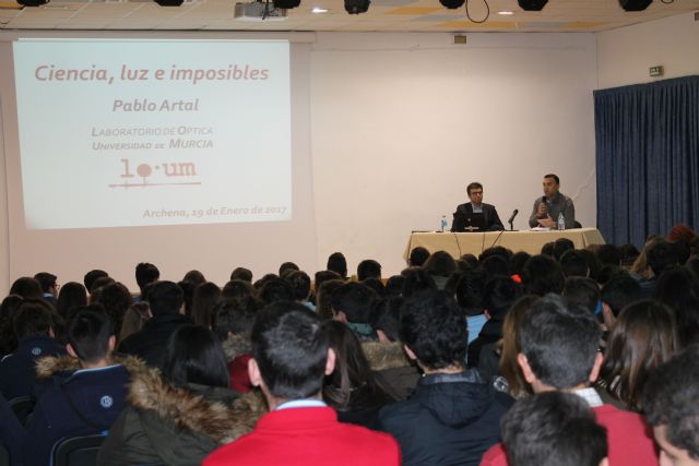 Conferencia magistral del Doctor Pablo Artal sobre Óptica titulada 'Ciencia, luz e imposibles' - 2, Foto 2