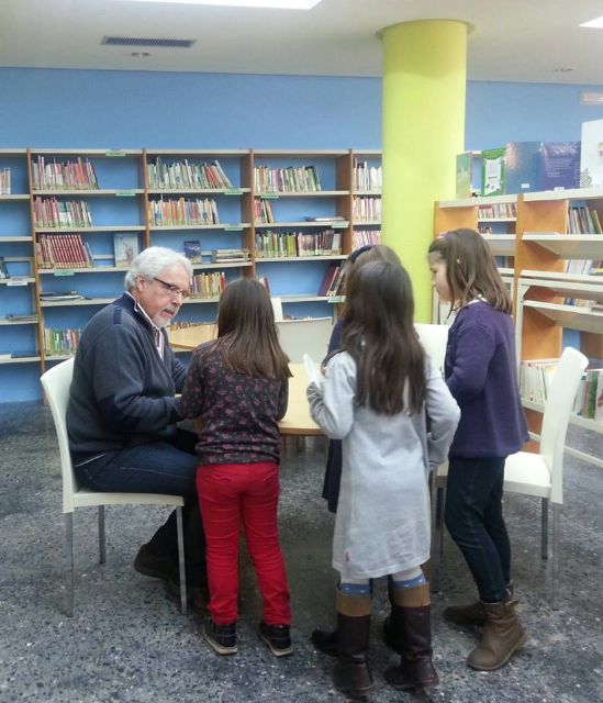 El escritor Alfredo Gómez Cerdá inaugura el lunes 22 los Encuentros con Autor de las Bibliotecas Municipales  para 2018 - 1, Foto 1
