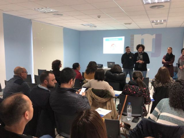 Docentes de Puerto Lumbreras se forman en primeros auxilios para actuar correctamente ante situaciones de emergencia - 1, Foto 1