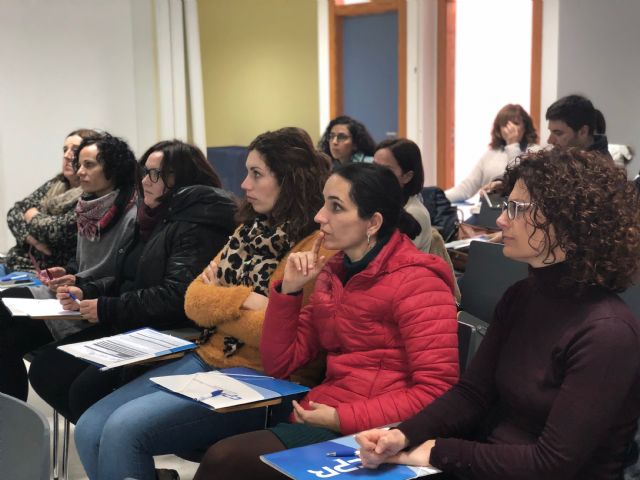 Docentes de Puerto Lumbreras se forman en primeros auxilios para actuar correctamente ante situaciones de emergencia - 2, Foto 2