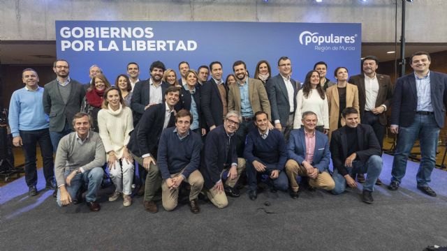 Casado se compromete con la Región de Murcia a hacer una estrategia sin cuartel frente al Gobierno de Sánchez - 2, Foto 2