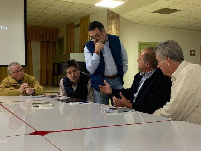 El Grupo municipal MC mantiene un provechoso encuentro de trabajo con los vecinos de Barrio Peral - 1, Foto 1