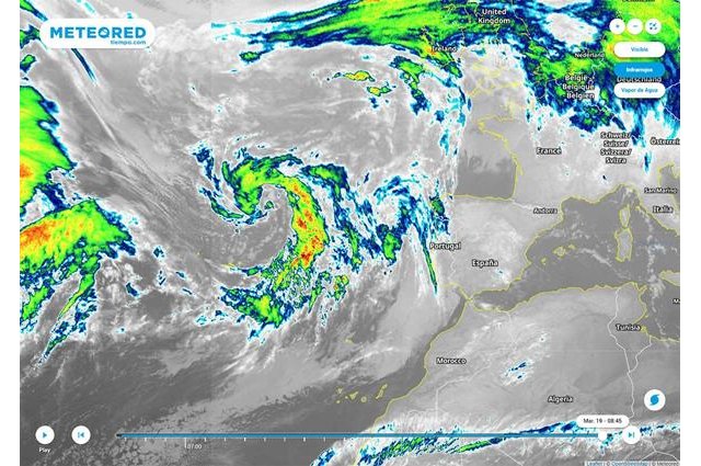 Imagen del satélite infrarrojo esta mañana, donde se aprecia la borrasca Gaetan al oeste de la península., Foto 1