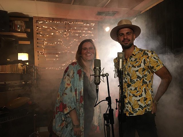 DiaMar e Iván Torres, vocalista de Efecto Pasillo, rinden homenaje a Mari Trini versionando “YO NO SOY ESA” - 1, Foto 1