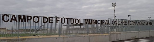 Reponen las letras metálicas que dan el nombre de Onofre Fernández Verdú al Campo Municipal de Fútbol - 1, Foto 1