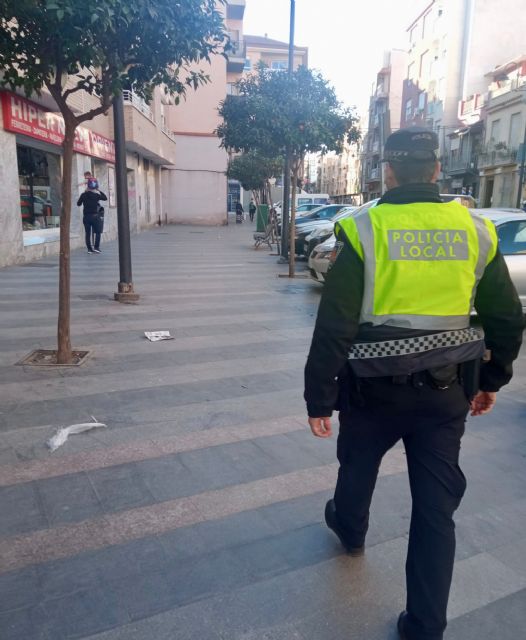 El Ayuntamiento realiza, desde hace unas semanas, un refuerzo peatonal con agentes en la zona de San Cristóbal para dar más visibilidad al servicio de Policía Local - 1, Foto 1
