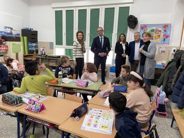 El consejero de Educación se reúne con el alcalde de Totana para planificar las necesidades educativas del municipio - 2, Foto 2