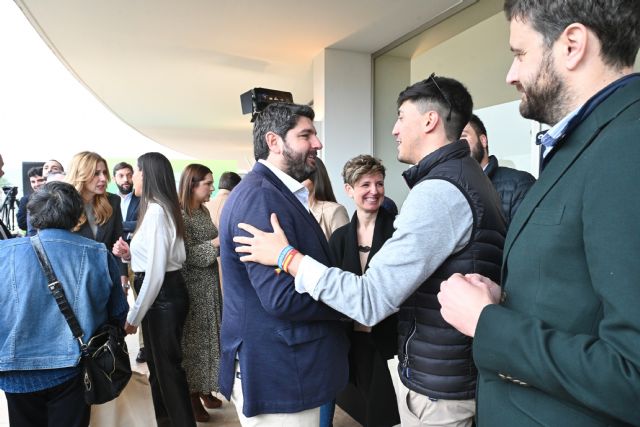 López Miras presenta el plan de juventud centrado en ocio, empleo y vivienda que amplía las medidas hasta los 40 años - 3, Foto 3