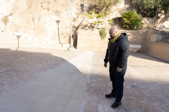 Alhama de Murcia elimina un escaln en el Museo de los Baos para facilitar el acceso y la seguridad, Foto 1