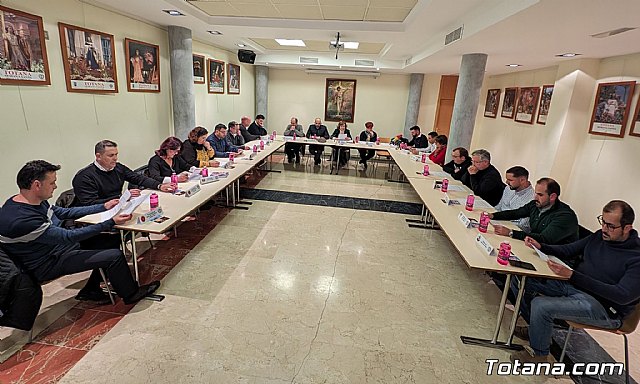 El alcalde felicita al Nazareno de Honor y al Pregonero de la Semana Santa del 2024 tras su nombramiento por parte del Ilustre Cabildo Superior de Procesiones - 3, Foto 3