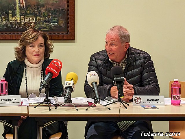 El alcalde felicita al Nazareno de Honor y al Pregonero de la Semana Santa del 2024 tras su nombramiento por parte del Ilustre Cabildo Superior de Procesiones - 4, Foto 4