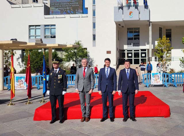 Molina de Segura celebra el Patrón de la Policía Local condecorando a los agentes de este cuerpo en un acto celebrado en la Plaza de España - 1, Foto 1