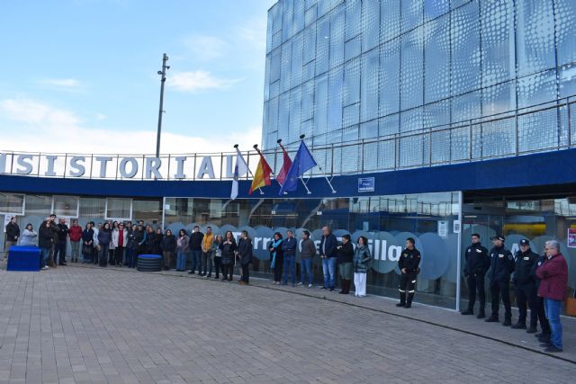 Las Torres de Cotillas guarda un minuto de silencio por las víctimas del accidente de tren de Adamuz - 2, Foto 2