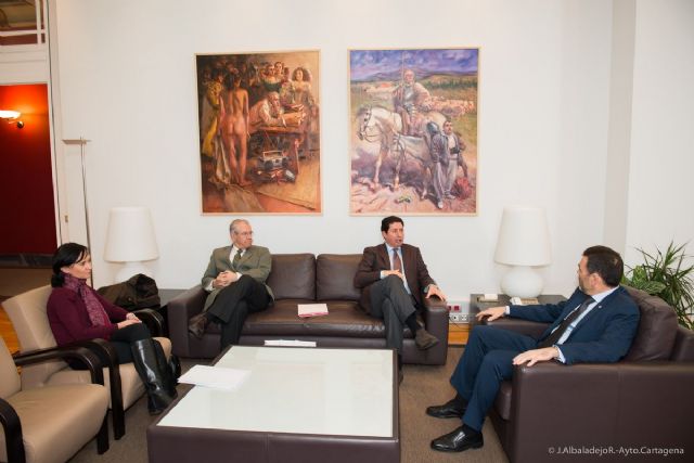 Sevilla insta a López a aumentar la colaboración entre el Ayuntamiento y la Autoridad Portuaria - 1, Foto 1