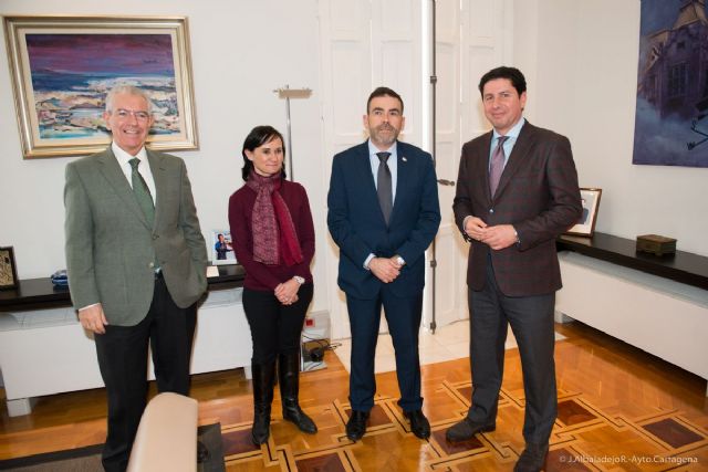 Sevilla insta a López a aumentar la colaboración entre el Ayuntamiento y la Autoridad Portuaria - 3, Foto 3