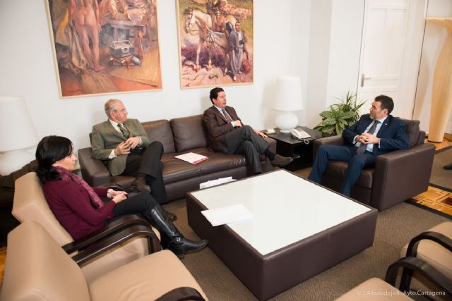 Sevilla insta a López a aumentar la colaboración entre el Ayuntamiento y la Autoridad Portuaria - 4, Foto 4