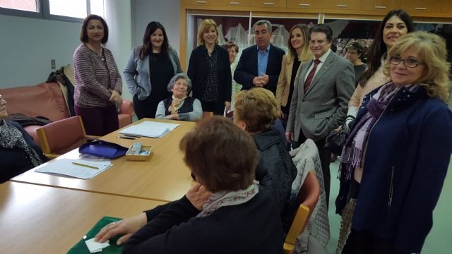 Familia destina más de ocho millones de euros a la atención de 280 personas mayores en Lorca - 1, Foto 1