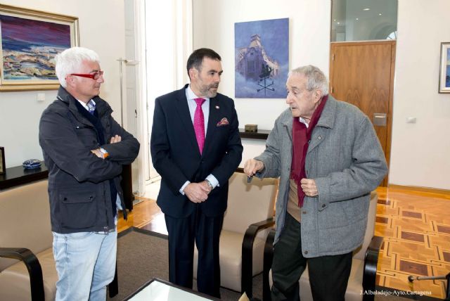 El alcalde recibe al pintor murciano José María Falgas - 2, Foto 2