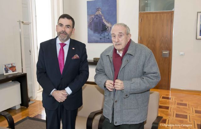 El alcalde recibe al pintor murciano José María Falgas - 3, Foto 3
