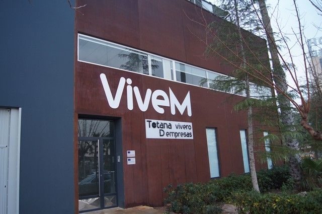 Entrepreneur entrepreneurs can benefit from the services and dependencies of the Vivero de Empresas de Totana "VIVEM"