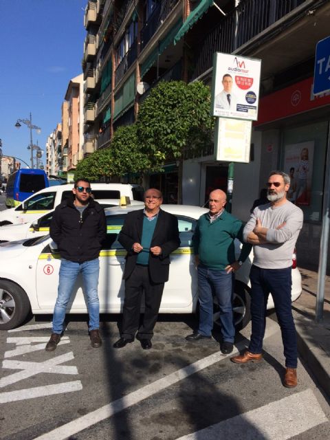 La Concejalía de Movilidad del Ayuntamiento de Molina de Segura pone en marcha una nueva parada de taxi en la Avenida de Madrid - 2, Foto 2