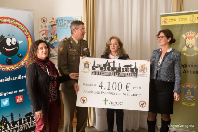 El Cross de Artilleria dona 4.100 euros a la Asociacion Española Contra el Cancer - 1, Foto 1