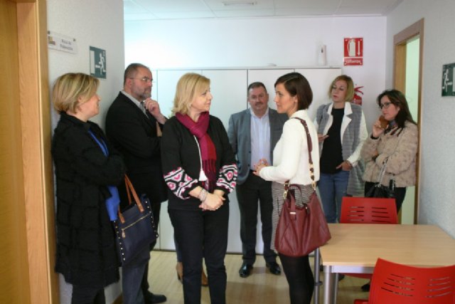 La consejera de Familia e Igualdad de Oportunidades, Violante Tomás, visitó hoy Totana, Foto 1