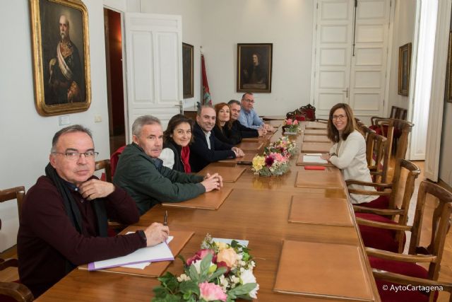 La alcaldesa y los empresarios del Poligono Industrial Los Camachos abordan las futuras actuaciones en la zona - 1, Foto 1