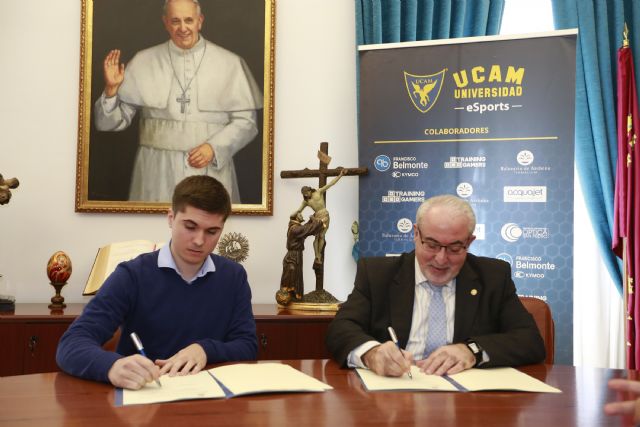 Ángel Pérez (magoangelESP), primer youtuber becado por una universidad española - 1, Foto 1