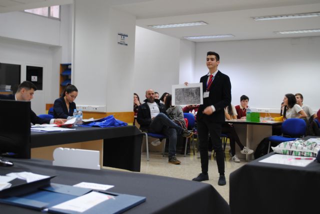 Alumnos de Torre Pacheco finalistas en el I Torneo de Debate Preuniversitario ESIC Improvisado - 3, Foto 3