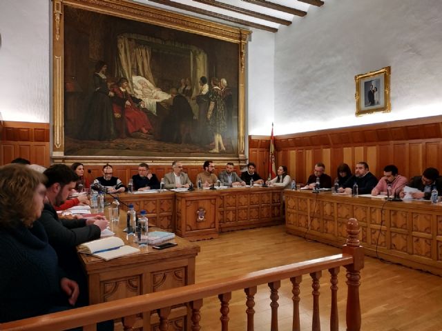 PSOE e IU rechazan la moción del PP para reducir la tarifa del consumo de agua con el fin de ayudar a las familias numerosas de Caravaca - 1, Foto 1
