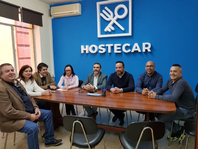 MC y Hostecar trabajan para buscar soluciones a los problemas del turismo y la hostelería en el municipio - 1, Foto 1